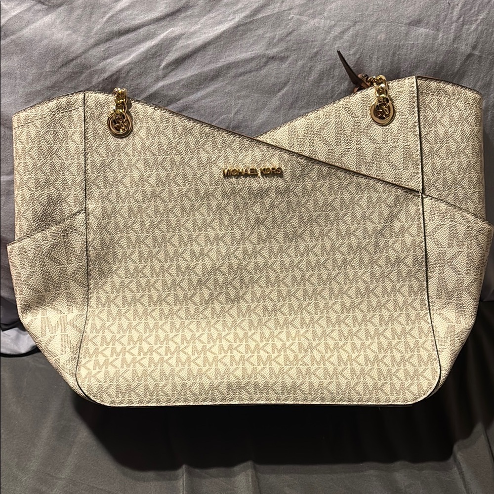 Michael Kors off white Tote Bag with Gold Hardware NWOT - Picture 3 of 14